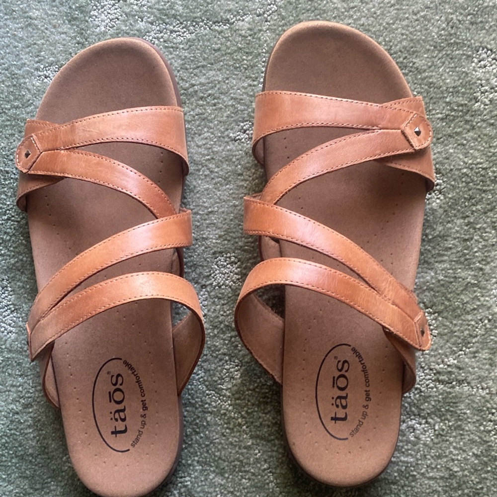 Taos Footwear Women's Tan Sandals